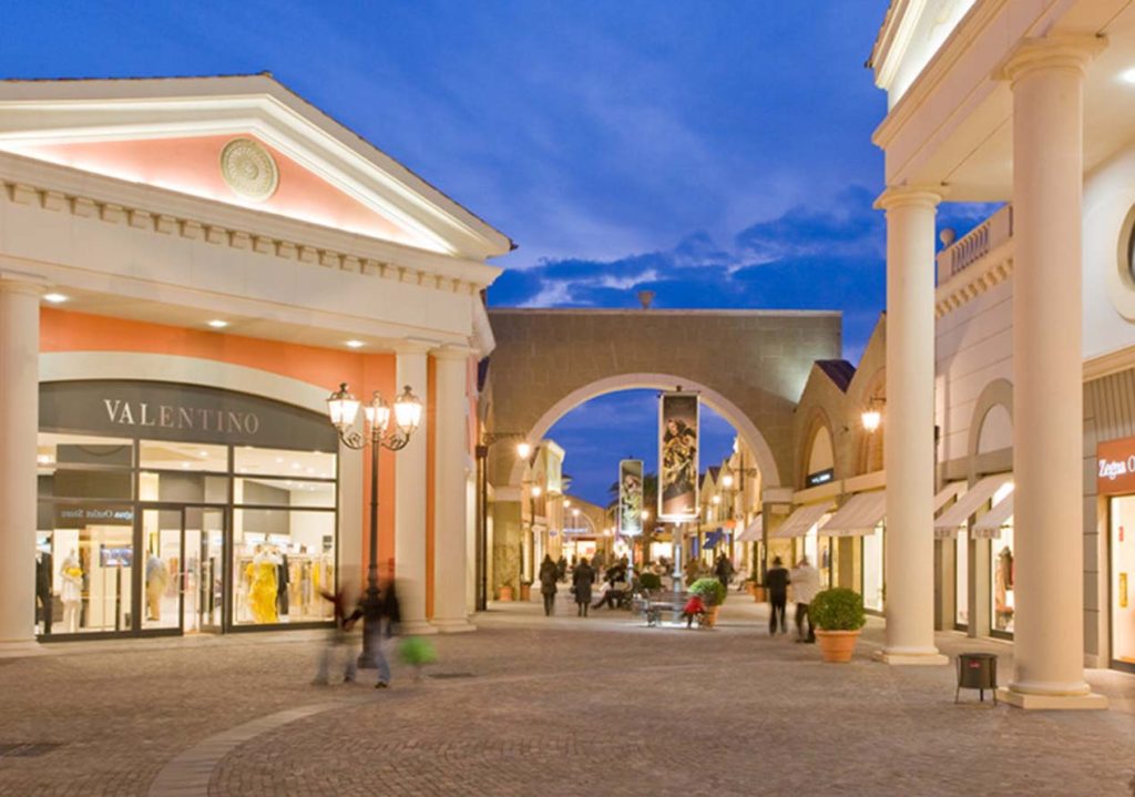 This image has an empty alt attribute; its file name is castel-romano-designer-outlet-1000x600-1-1024x719.jpg