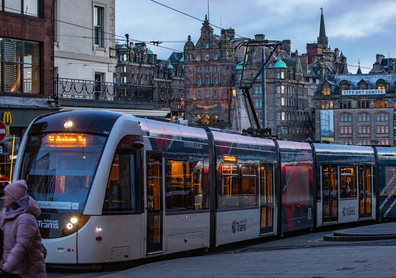 Getting Around Edinburgh: A Guide to Public Transport and Local Tips